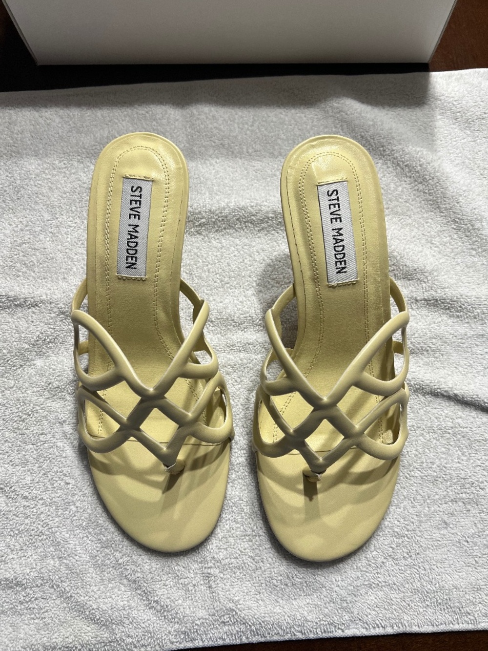 Steve Madden Caz Sandal - Butter Yellow